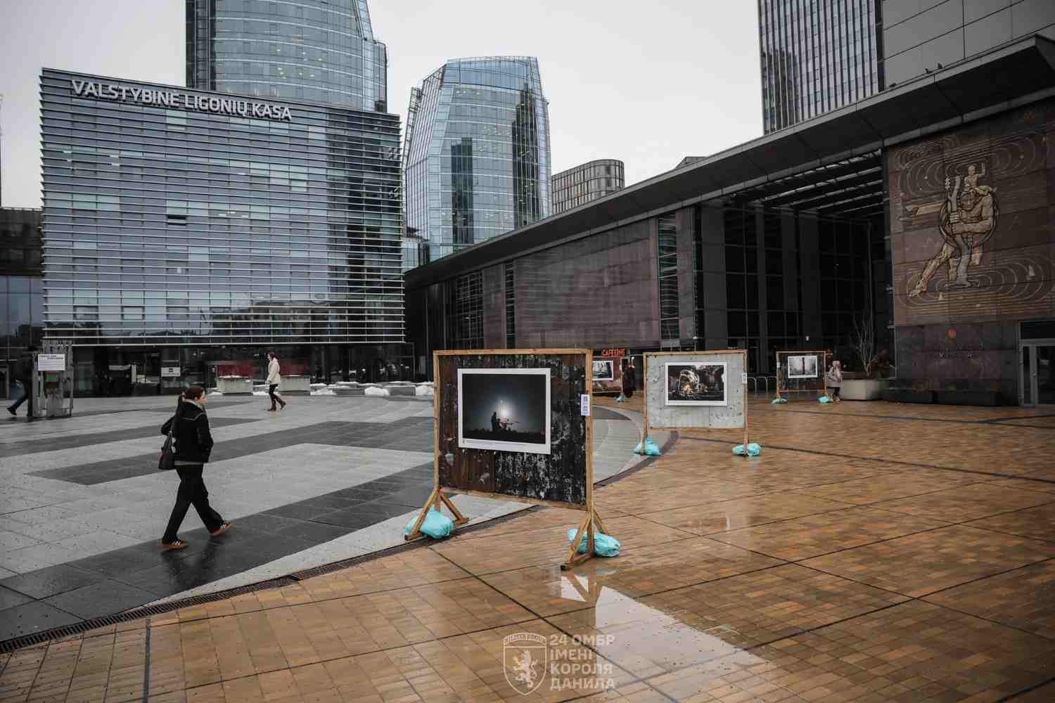 Зображення посту: У Вільнюсі відкрили виставку про оборону Часового Яру