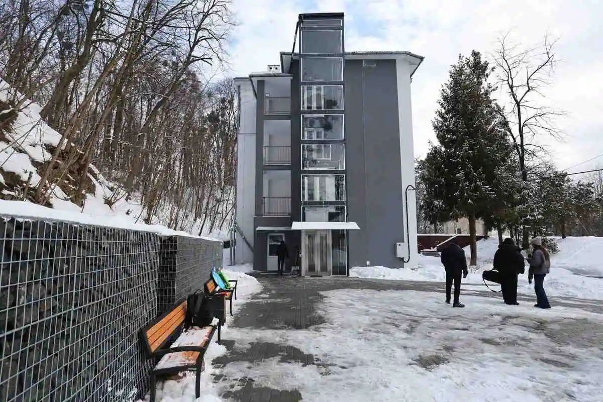 Стаття: Переселенці з Донеччини оселилися в новому тимчасовому житлі у Львові