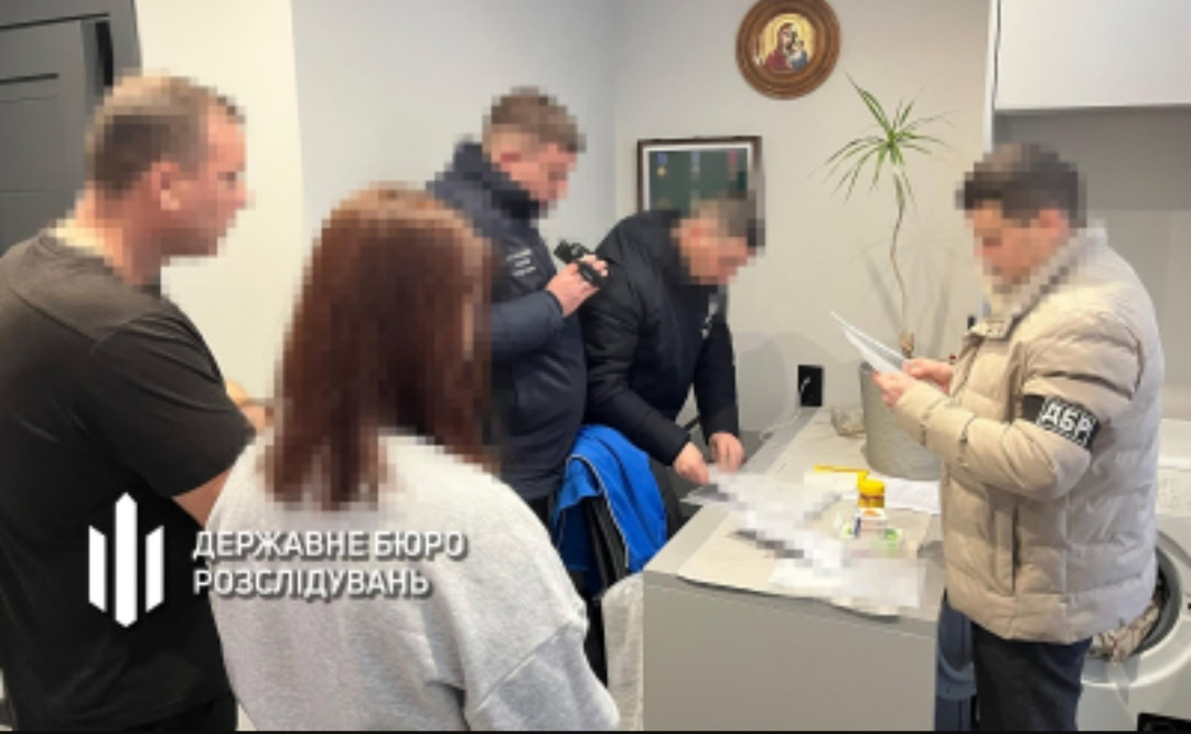 Стаття: Поліцейського судитимуть у справі про кошти родини захисниці «Азовсталі»