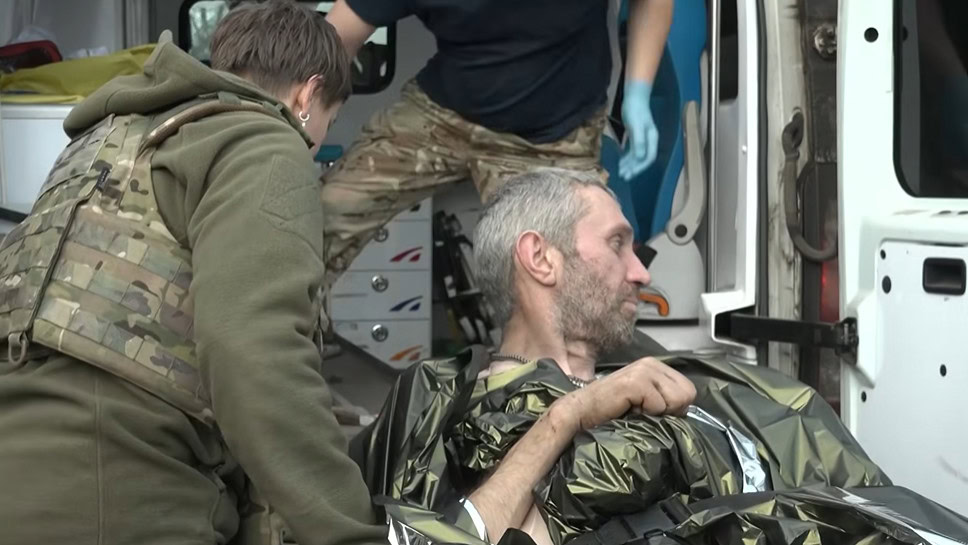 Стаття: Біля Покровська поранений військовий харчувався снігом у зруйнованому бліндажі, поки чекав на евакуацію