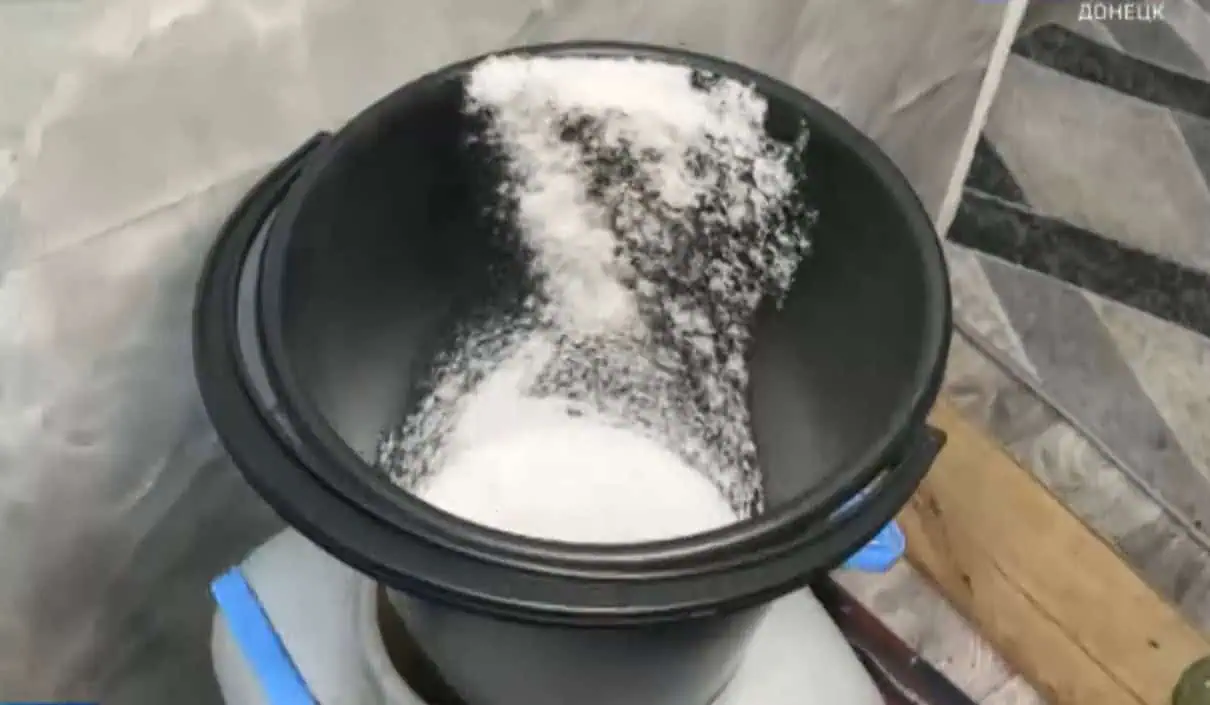 Стаття: Три місяці без води: в окупованому Донецьку люди топлять сніг
