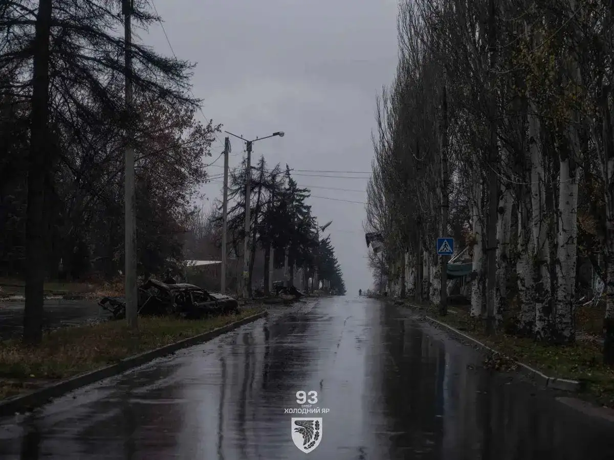 Стаття: Люди евакуюються з Костянтинівки вночі, аби не потрапити під російські обстріли