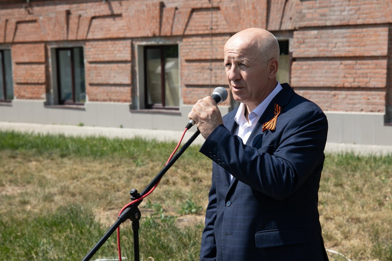 Стаття: 15 років тюрми заочно отримав «ексмер» Маріуполя