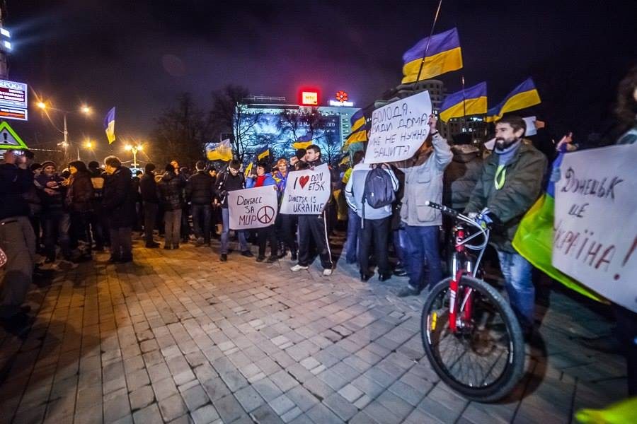 Зображення посту: 12 років тому у Донецьку тисячі людей вийшли на мітинг «За Єдину Україну»