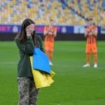 Зображення посту: Разом були на «Азовсталі» і пережили полон: боєць зробив пропозицію коханій на полі перед матчем «Шахтаря»