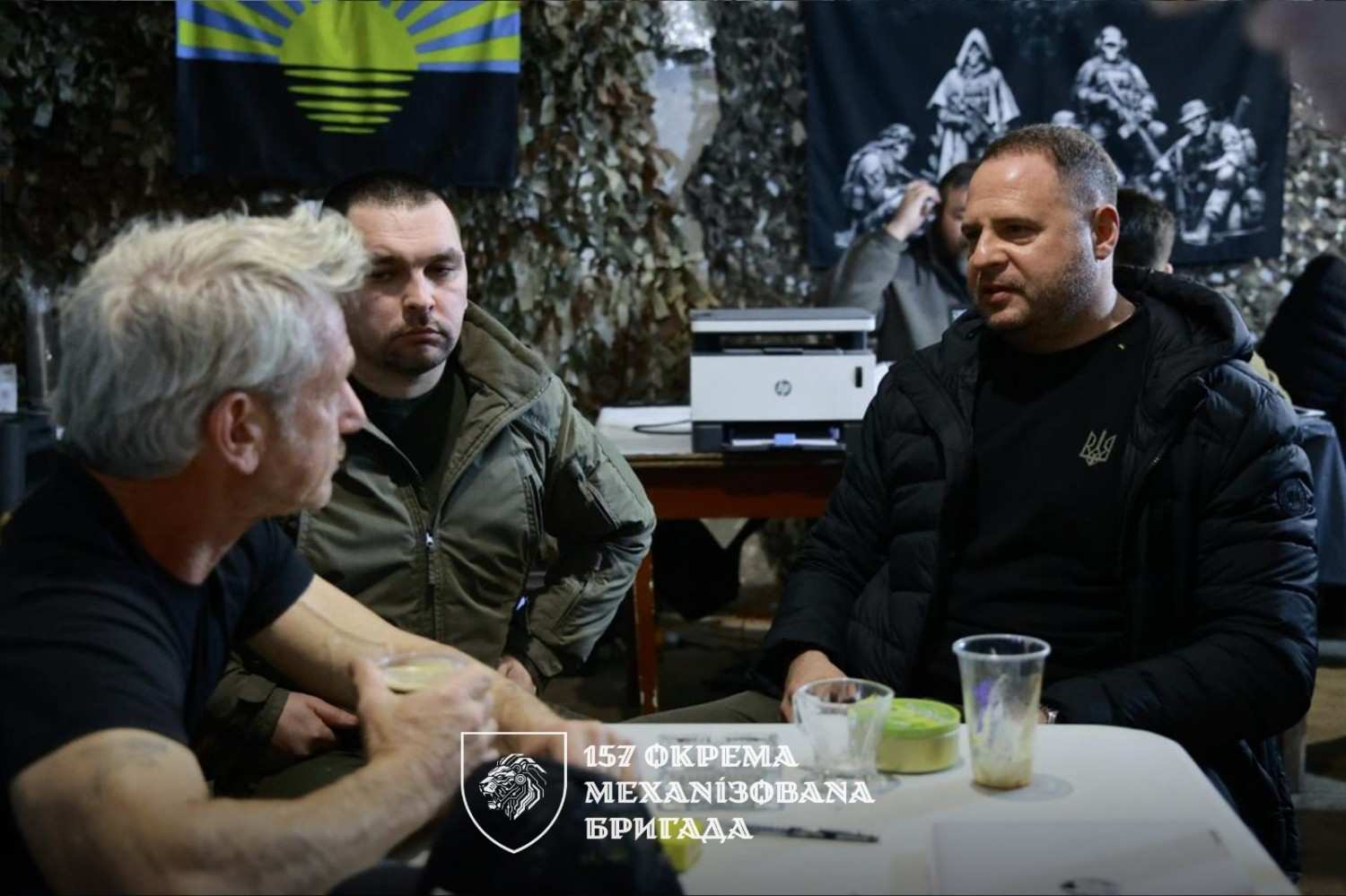 Зображення посту: Шон Пенн відвідав українських військових на Донеччині