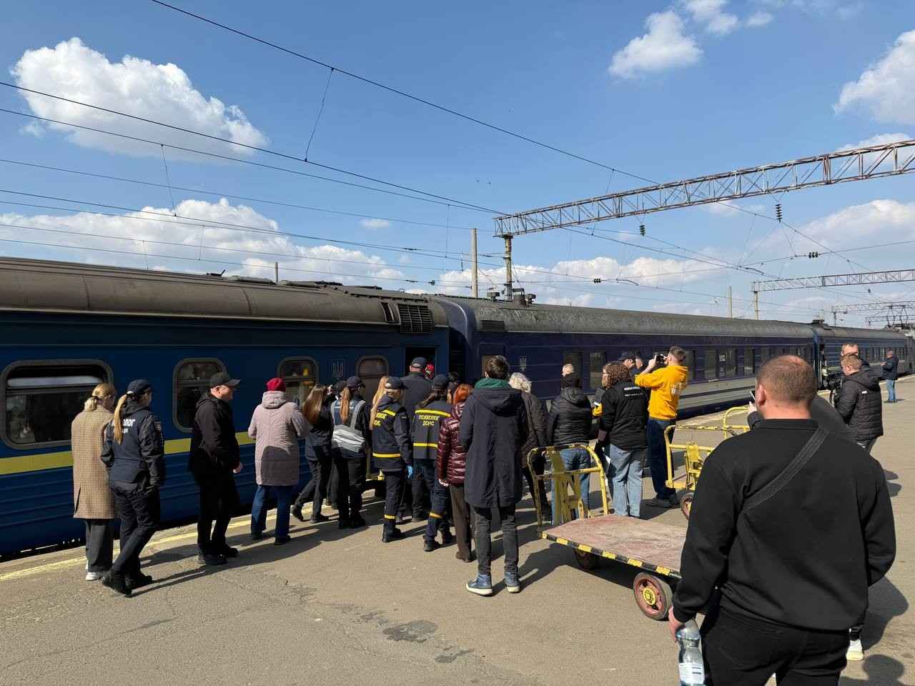 Стаття: До Рівненської області евакуювали 14 жителів Донеччини