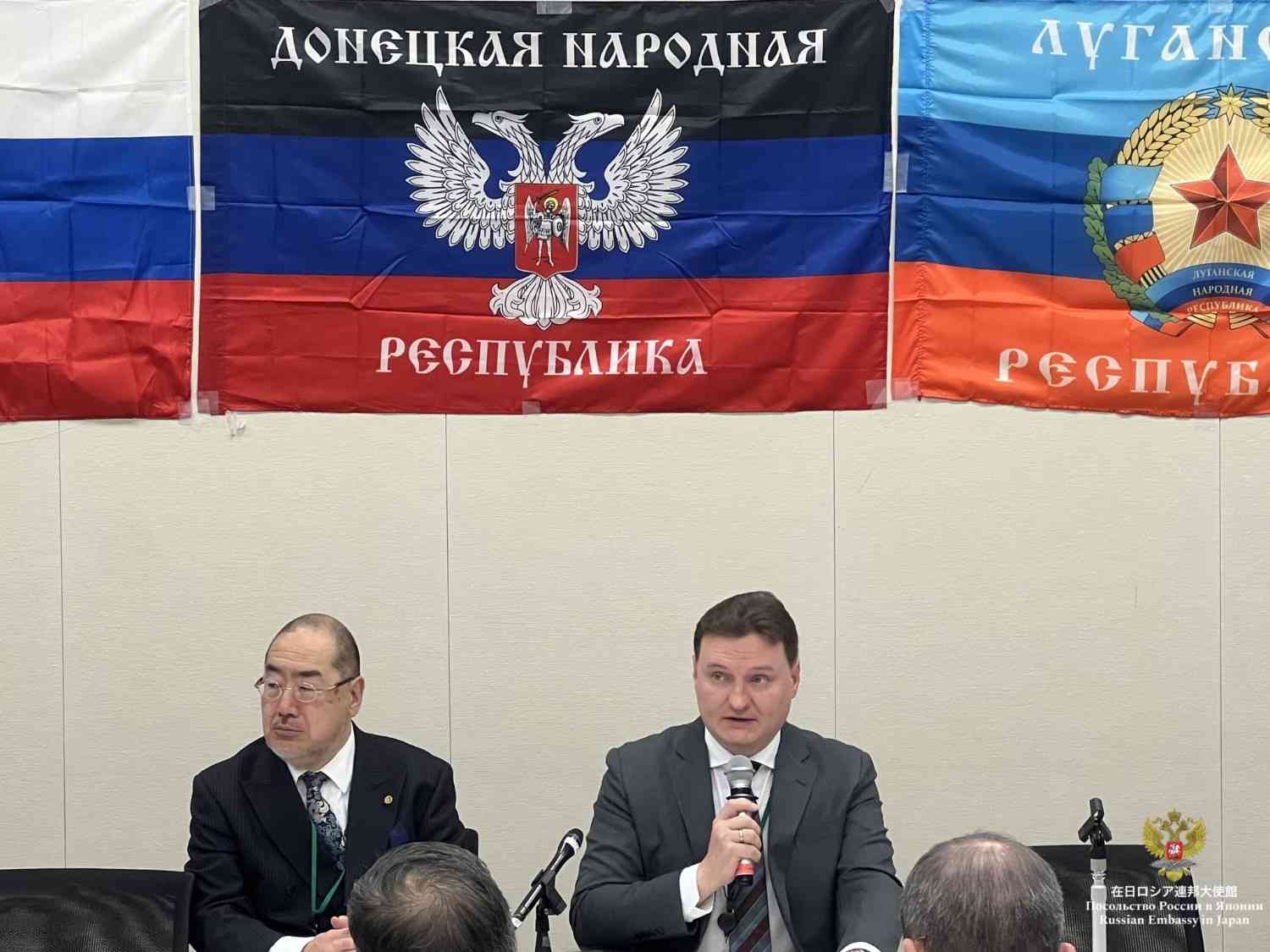 Стаття: У парламенті Японії провели пропагандистський захід на фоні прапорів «ЛНР» та «ДНР»