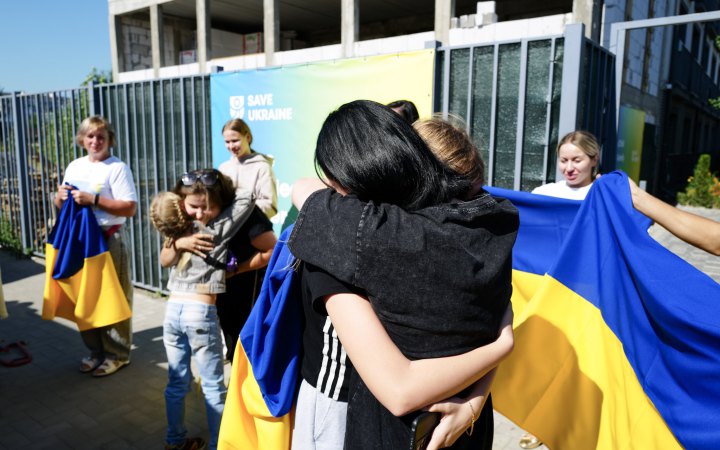 Зображення посту: «Втрачала юність через виживання»: як молодь виїжджає з окупації і з чим стикається в Україні