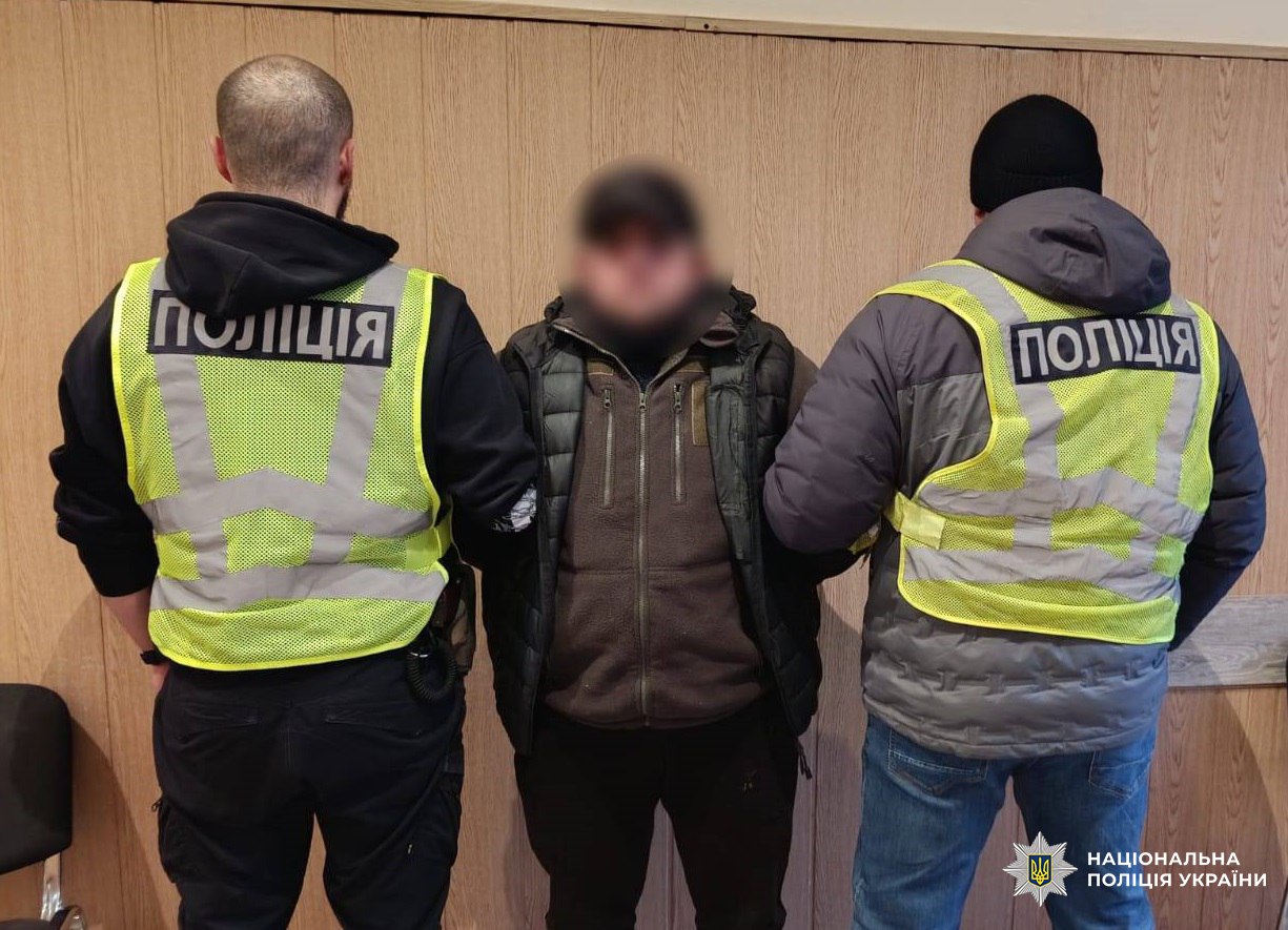 Стаття: Іноземець танцював на меморіалі полеглих захисників у центрі Києва