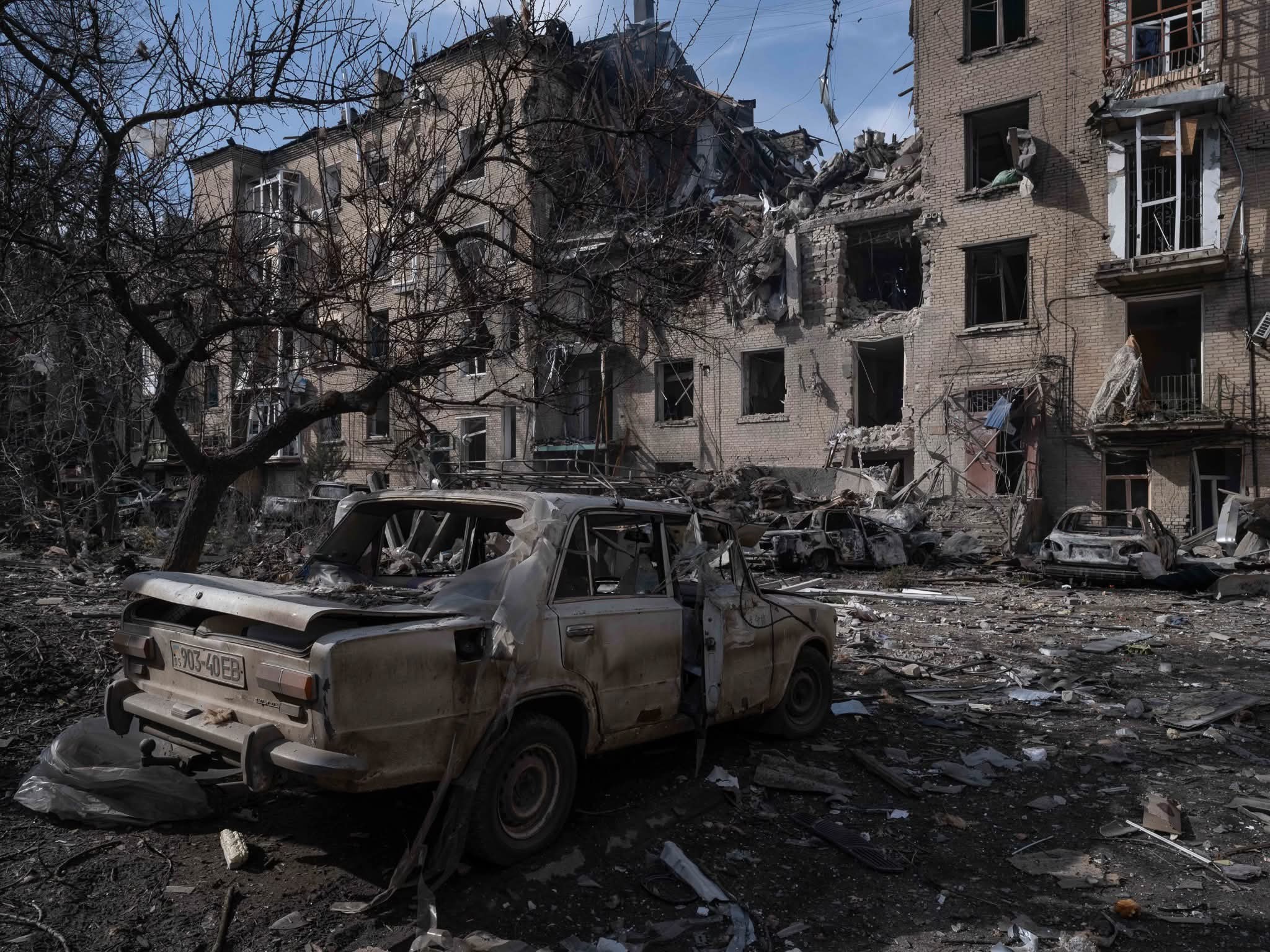 Стаття: На Донеччині через обстріли РФ за добу загинуло шестеро людей, 19 — поранені