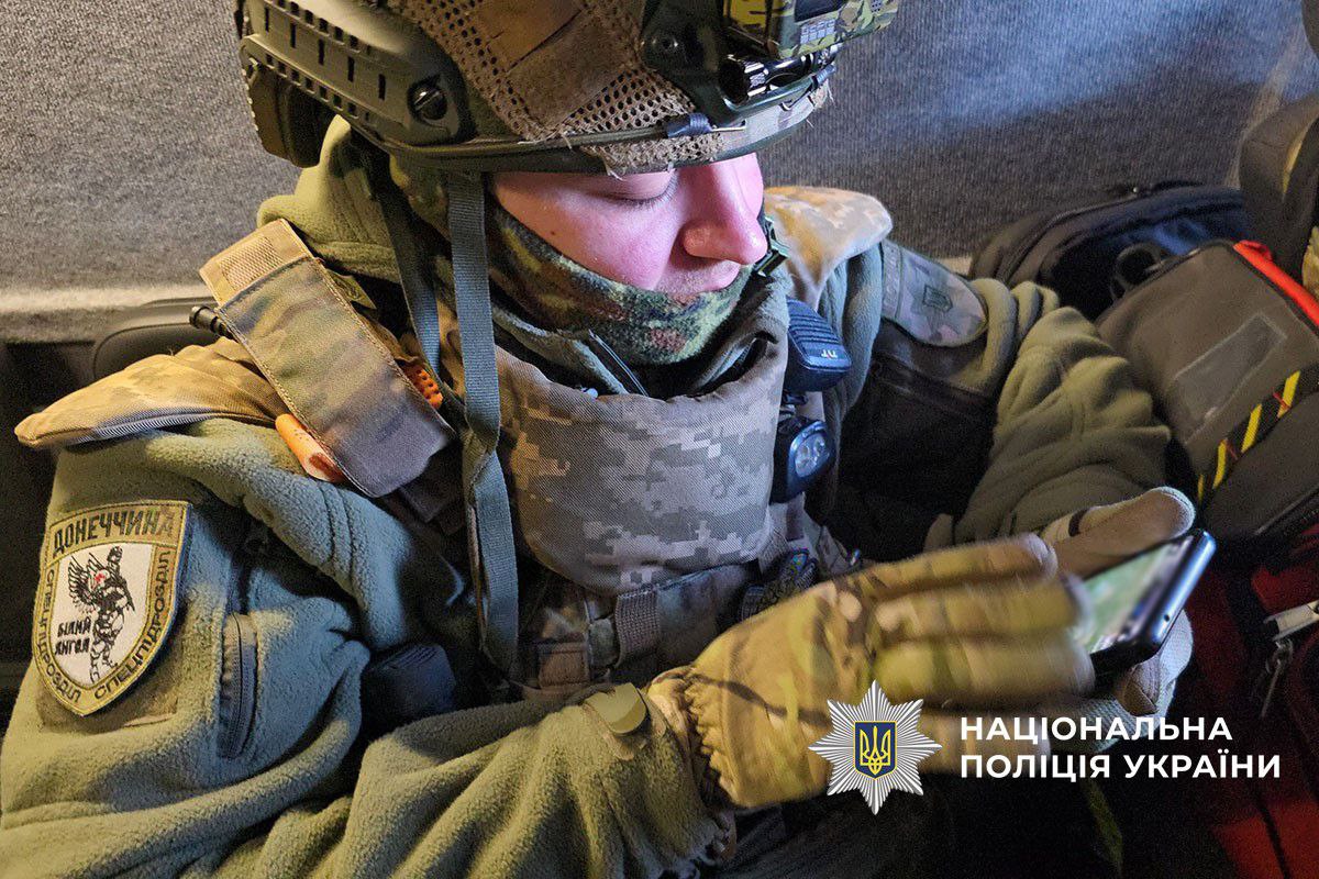 Зображення посту: Екіпажу «Білі янголи» вдалося дістатися Добропілля, однак мешканці відмовилися евакуюватися