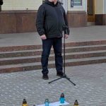 Зображення посту: У Києві вшанували пам’ять жертв удару по драмтеатру в Маріуполі: біля опери виклали «ДЕТИ»