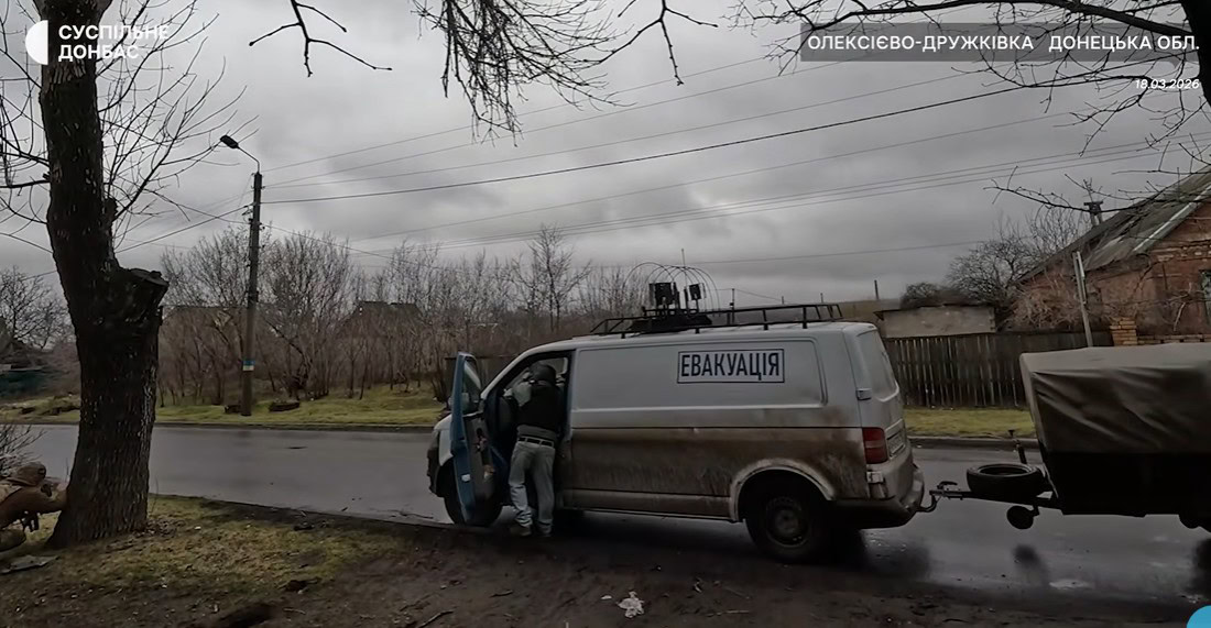 Стаття: 99-річну жінку з родиною евакуювали з селища за 10 кілометрів від фронту