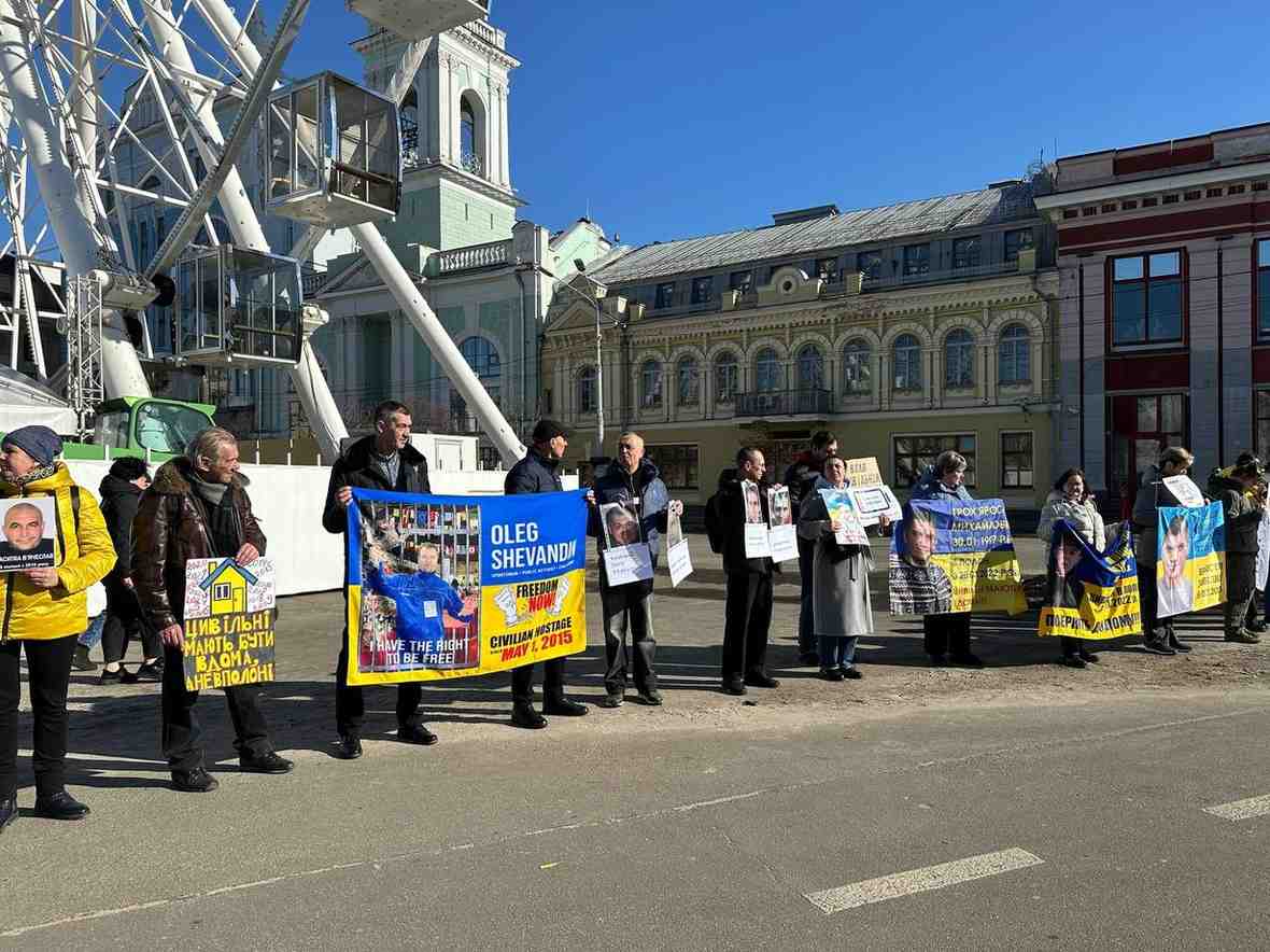 Зображення посту: Родини цивільних полонених передали листи рідним, яких утримує Росія