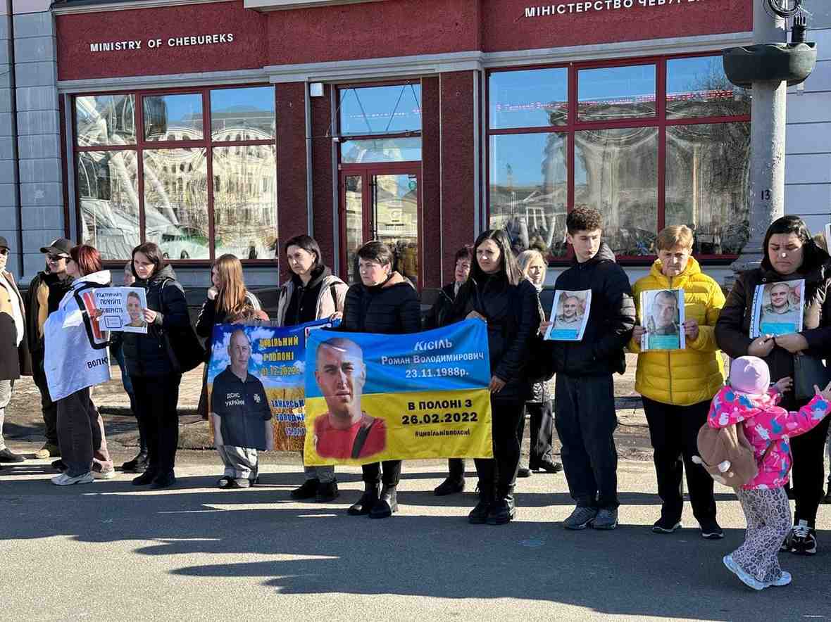 Зображення посту: Родини цивільних полонених передали листи рідним, яких утримує Росія