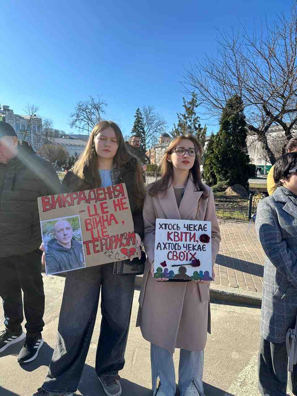 Зображення посту: Родини цивільних полонених передали листи рідним, яких утримує Росія
