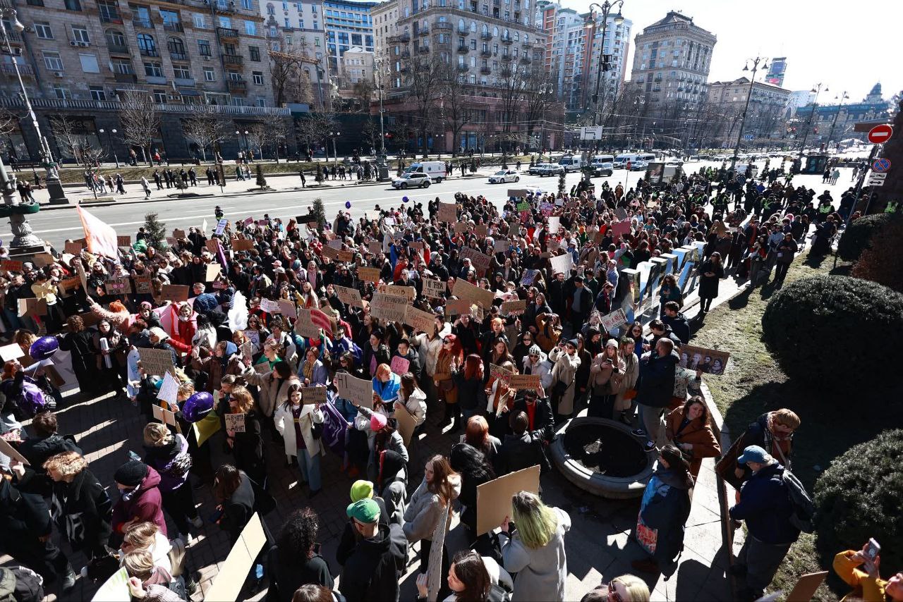 Зображення посту: У Києві понад 3 тисячі людей вийшли на марш за права жінок, які постраждали від війни