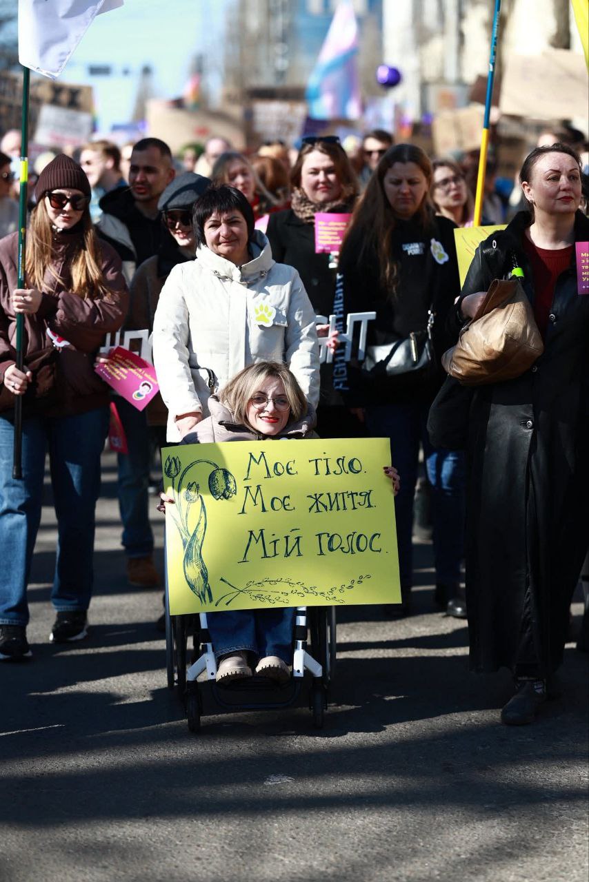 Зображення посту: У Києві понад 3 тисячі людей вийшли на марш за права жінок, які постраждали від війни