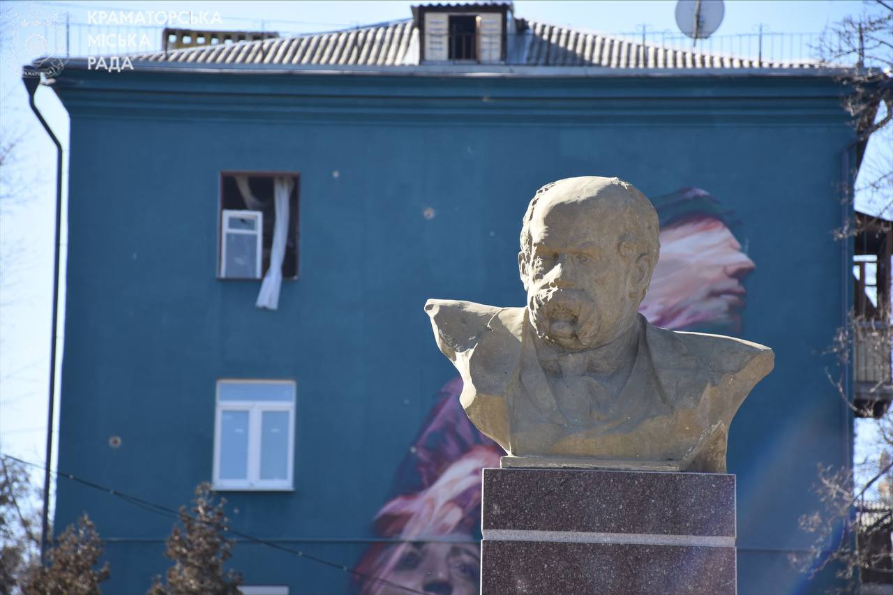 Стаття: Понад 4о багатоповерхівок Краматорська пошкоджені після авіаудару РФ