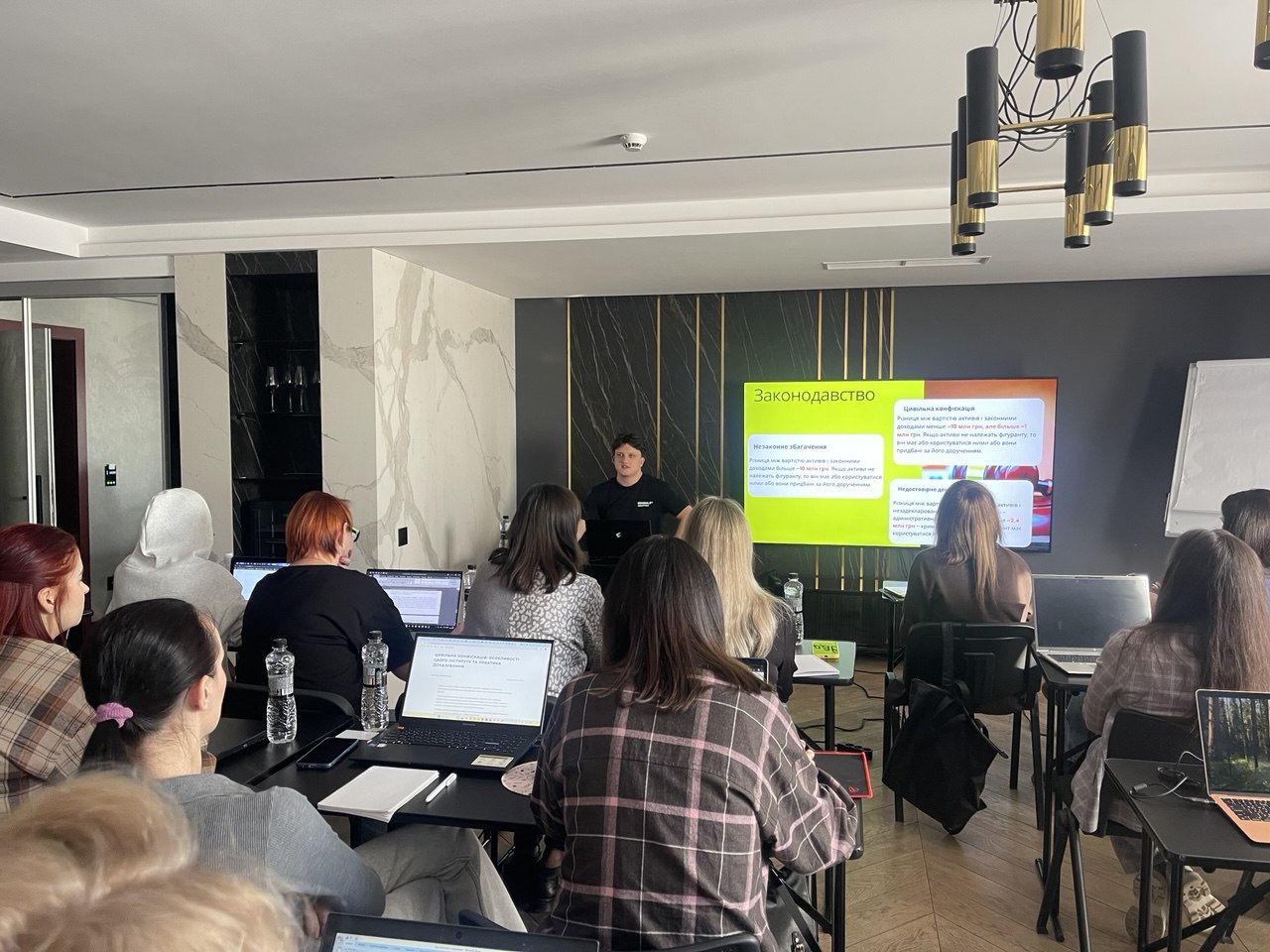 Зображення посту: «Сильніші разом: Прозорість і боротьба з корупцією».  «Точка Сходу» починає розвивати напрям розслідувальної журналістики