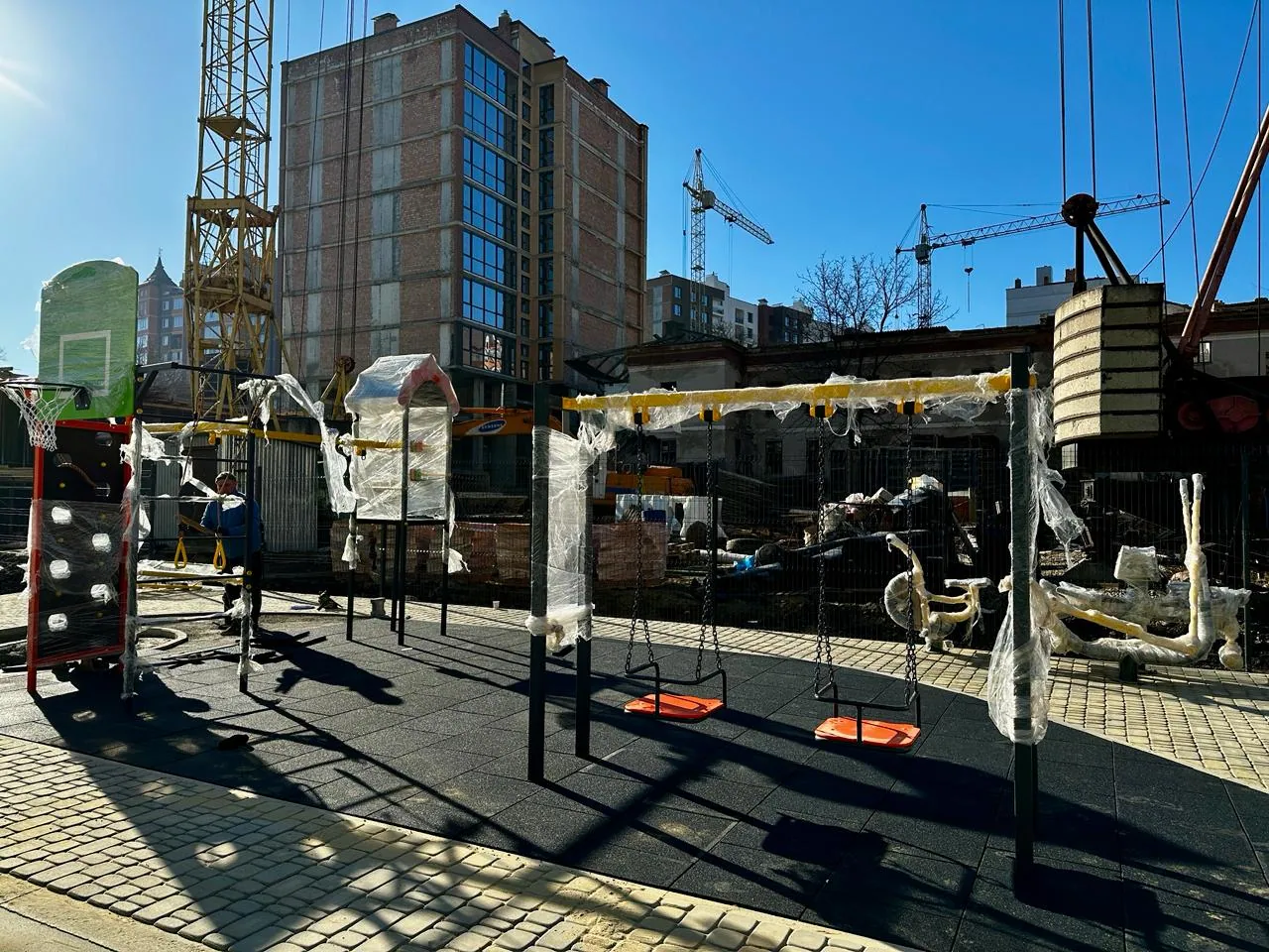 Зображення посту: У Чернівцях завершують облаштування соціального житла для переселенців із Маріуполя