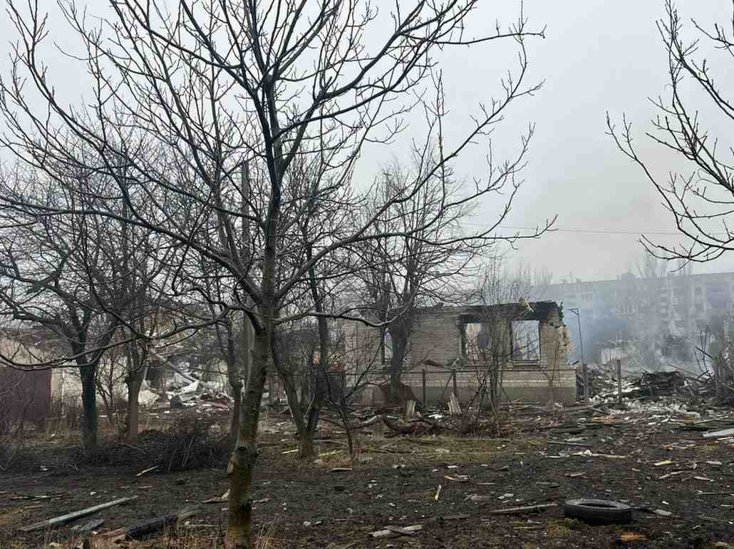 Стаття: Росія вдарила авіабомбами по житловому району в Краматорську: серед поранених — діти