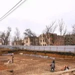 Зображення посту: У Маріуполі на місці зруйнованих будинків будують іпотечне житло: власникам відмовляють у компенсації