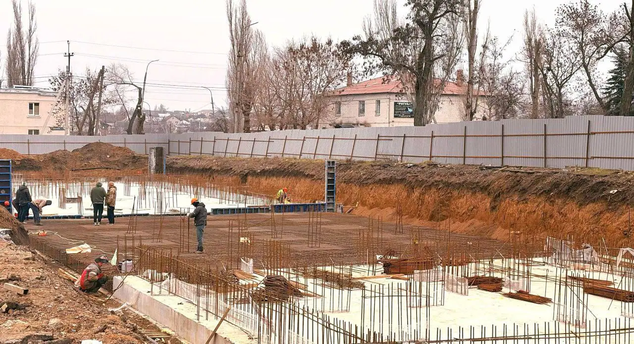 Зображення посту: У Маріуполі на місці зруйнованих будинків будують іпотечне житло: власникам відмовляють у компенсації