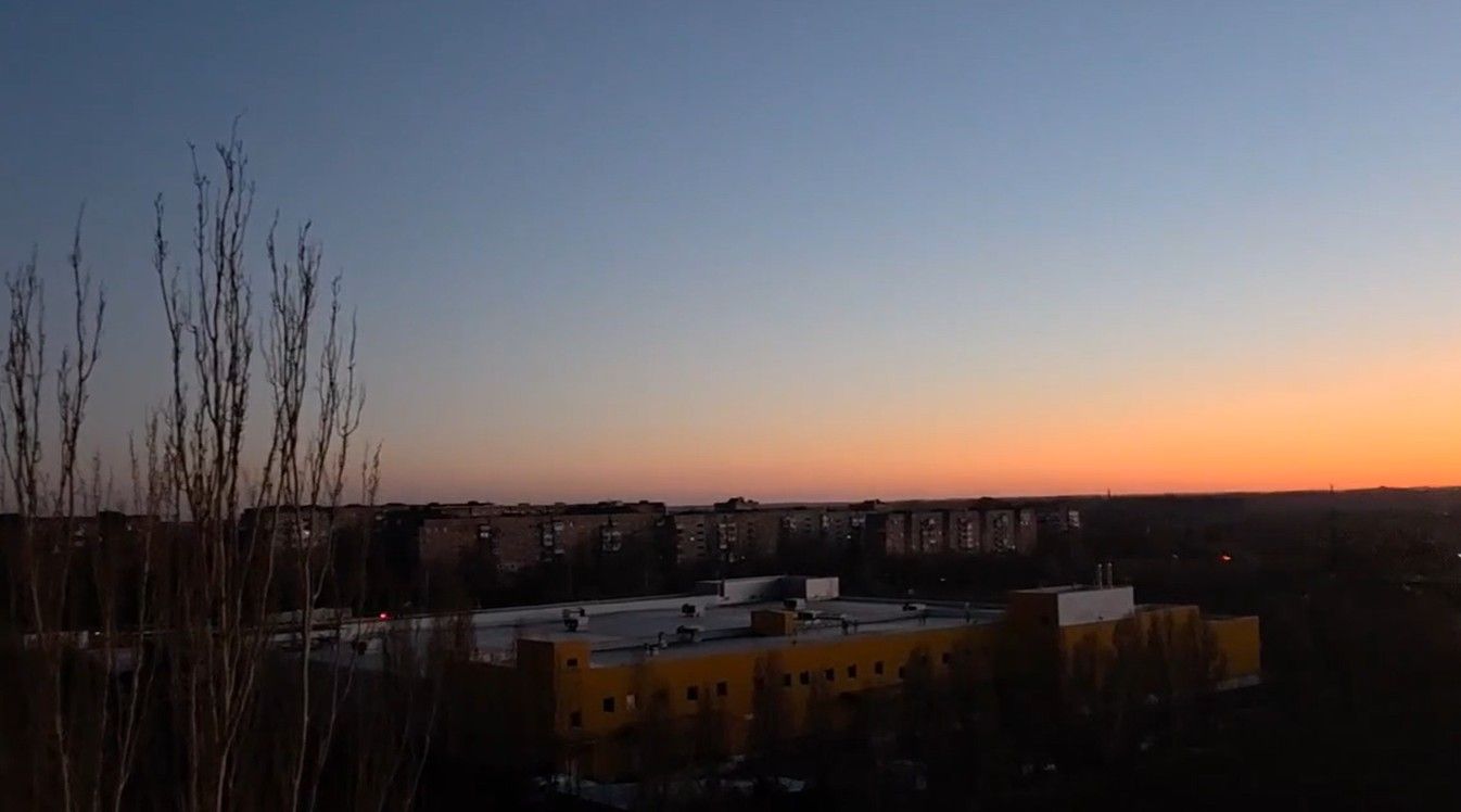 Стаття: Частина окупованої Донеччини залишилась без електрики, ймовірно, після атак дронів