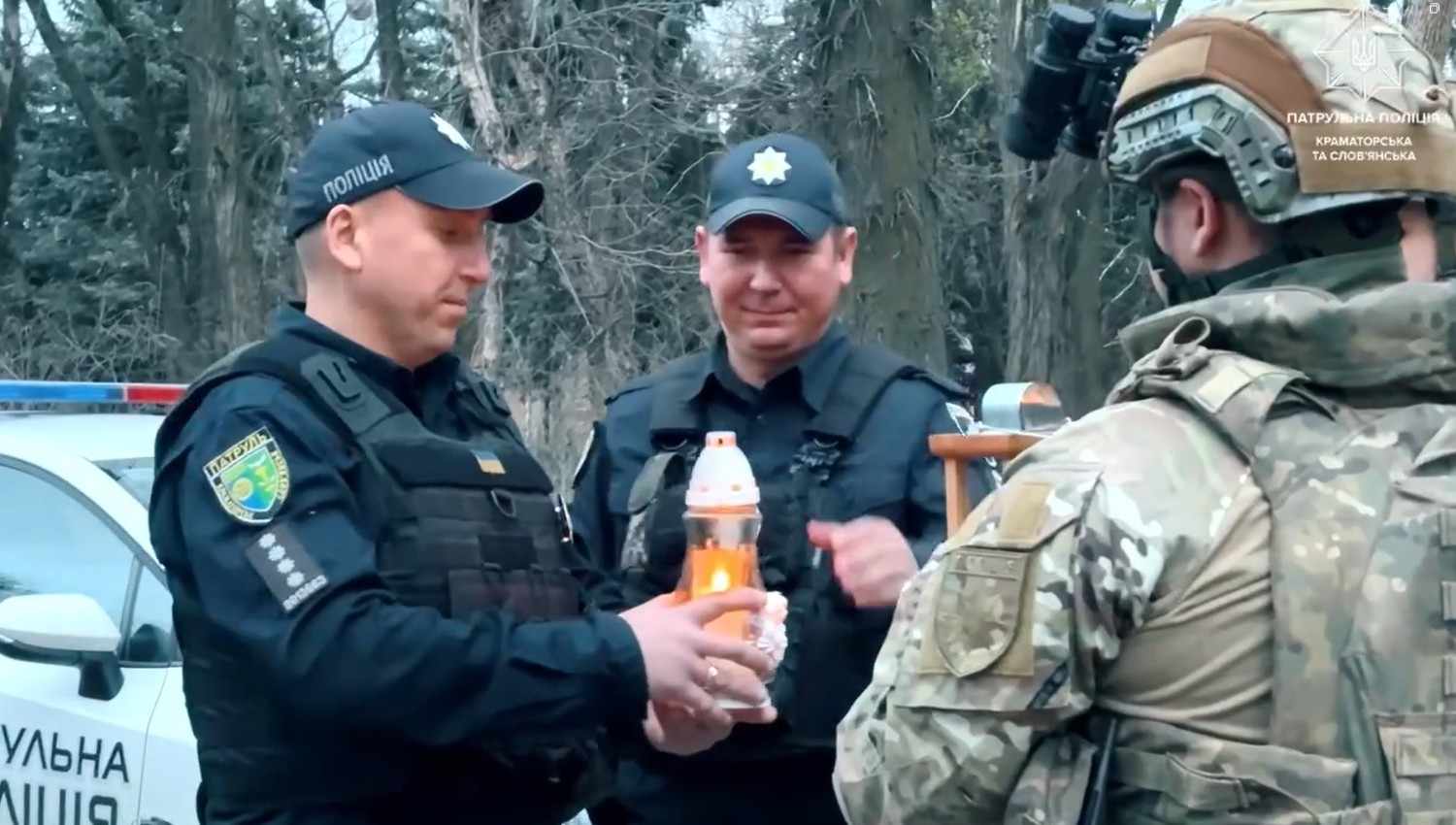 Стаття: З Єрусалима — на передову: Благодатний вогонь передали бійцям на Донеччині