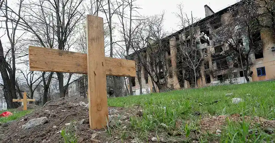 Стаття: Правозахисники підтвердили 12,5 тисяч загиблих у Маріуполі