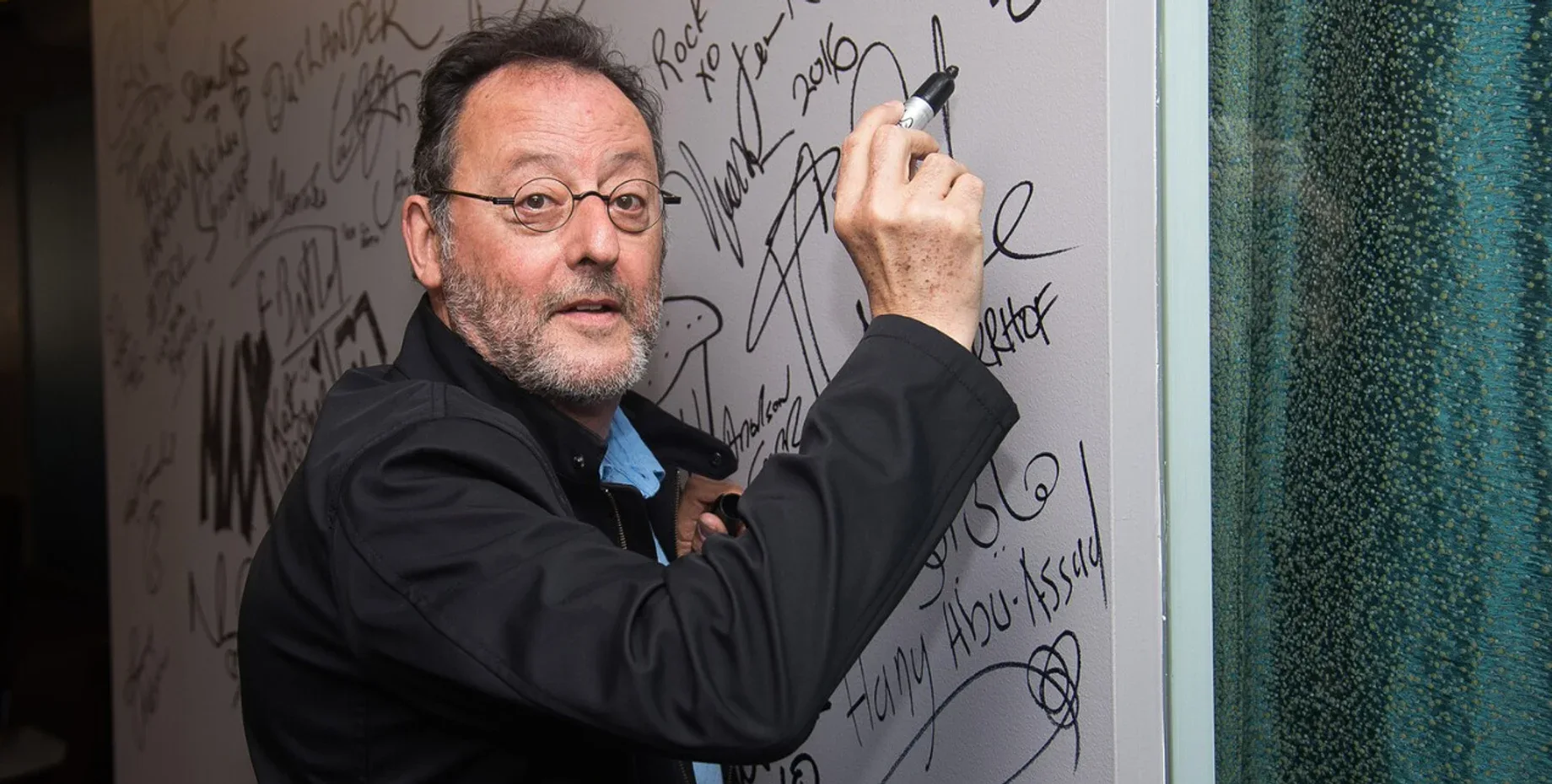 Стаття: Французький актор Жан Рено видав книгу про викрадених Росією українських дітей