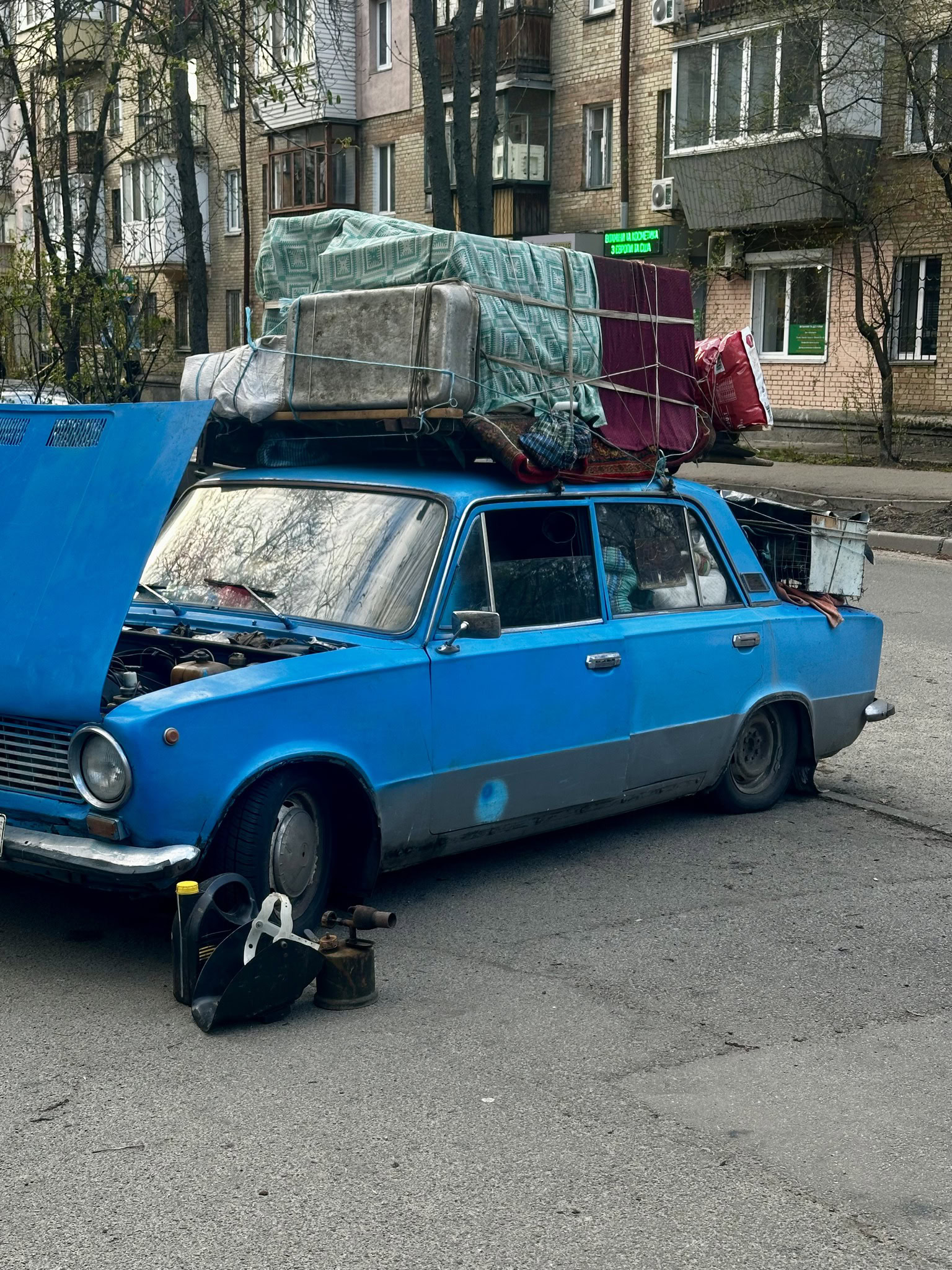 Зображення посту: Переселенцю з Донеччини, який віз «усе життя в машині», подарували новий пікап