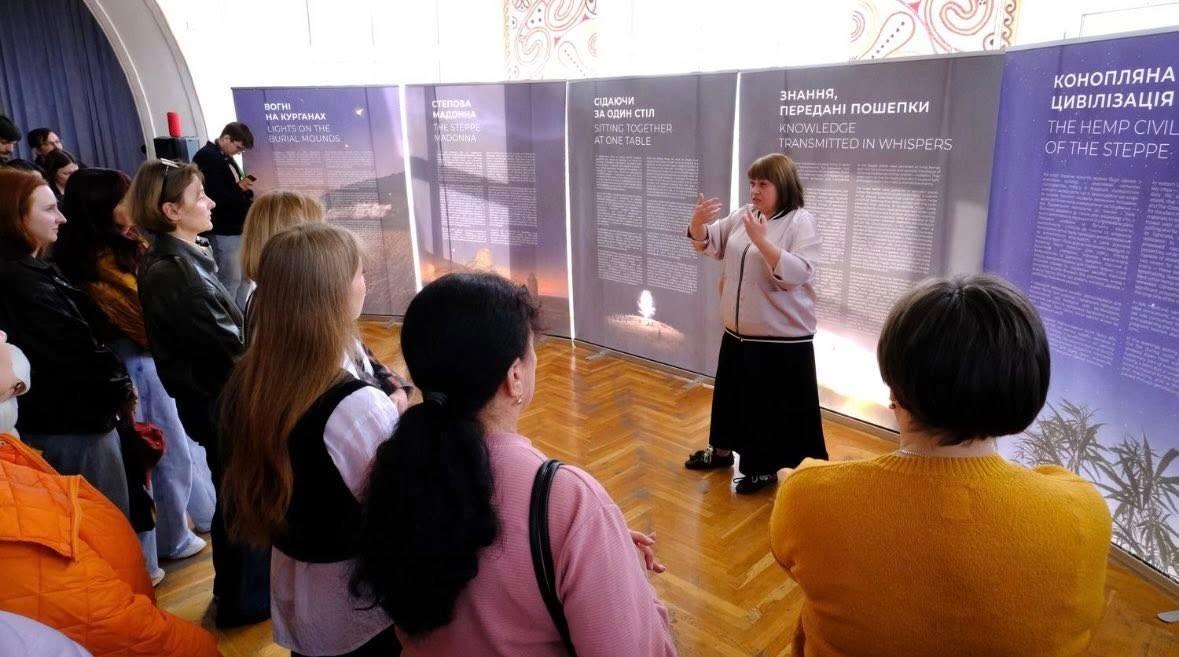 Стаття: «За межами видимого»: у Києві відкрили виставку про спадщину Луганщини