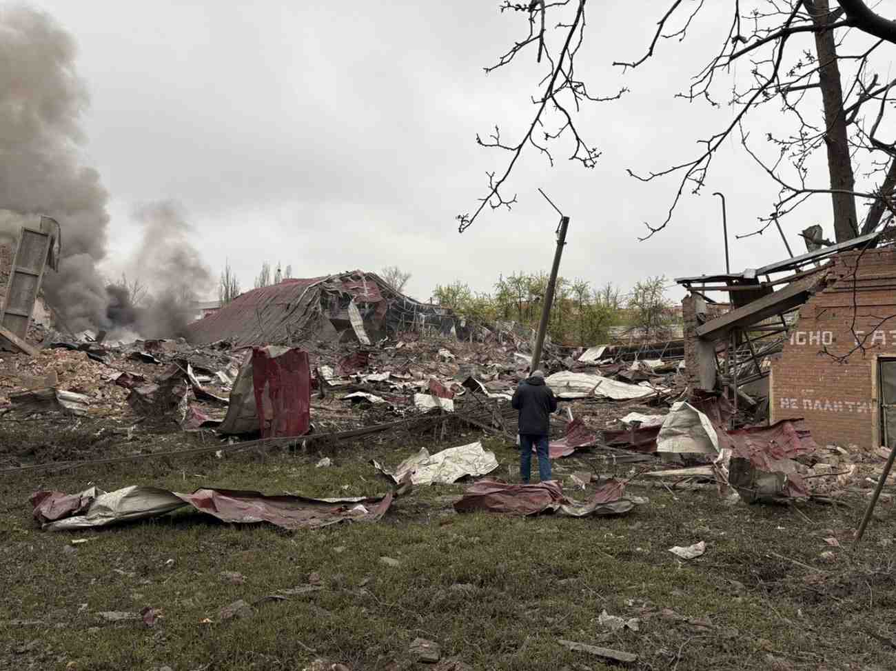 Зображення посту: Росія вдарила по центру Слов’янська півторатонною бомбою: щонайменше 20 будинків пошкоджені