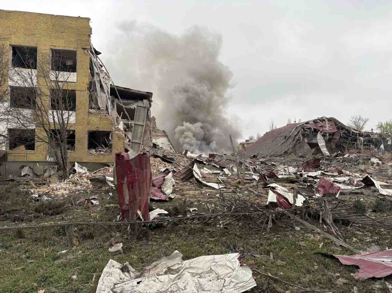 Зображення посту: Росія вдарила по центру Слов’янська півторатонною бомбою: щонайменше 20 будинків пошкоджені