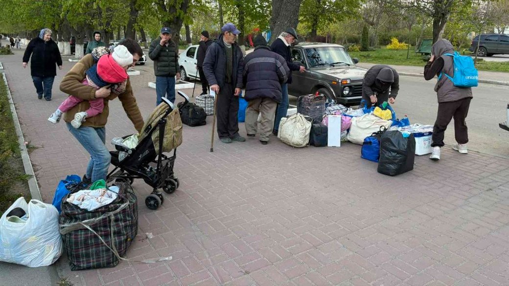 Стаття: Після евакуації — у гуртожиток: як громада на Кіровоградщині приймає переселенців з Донеччини