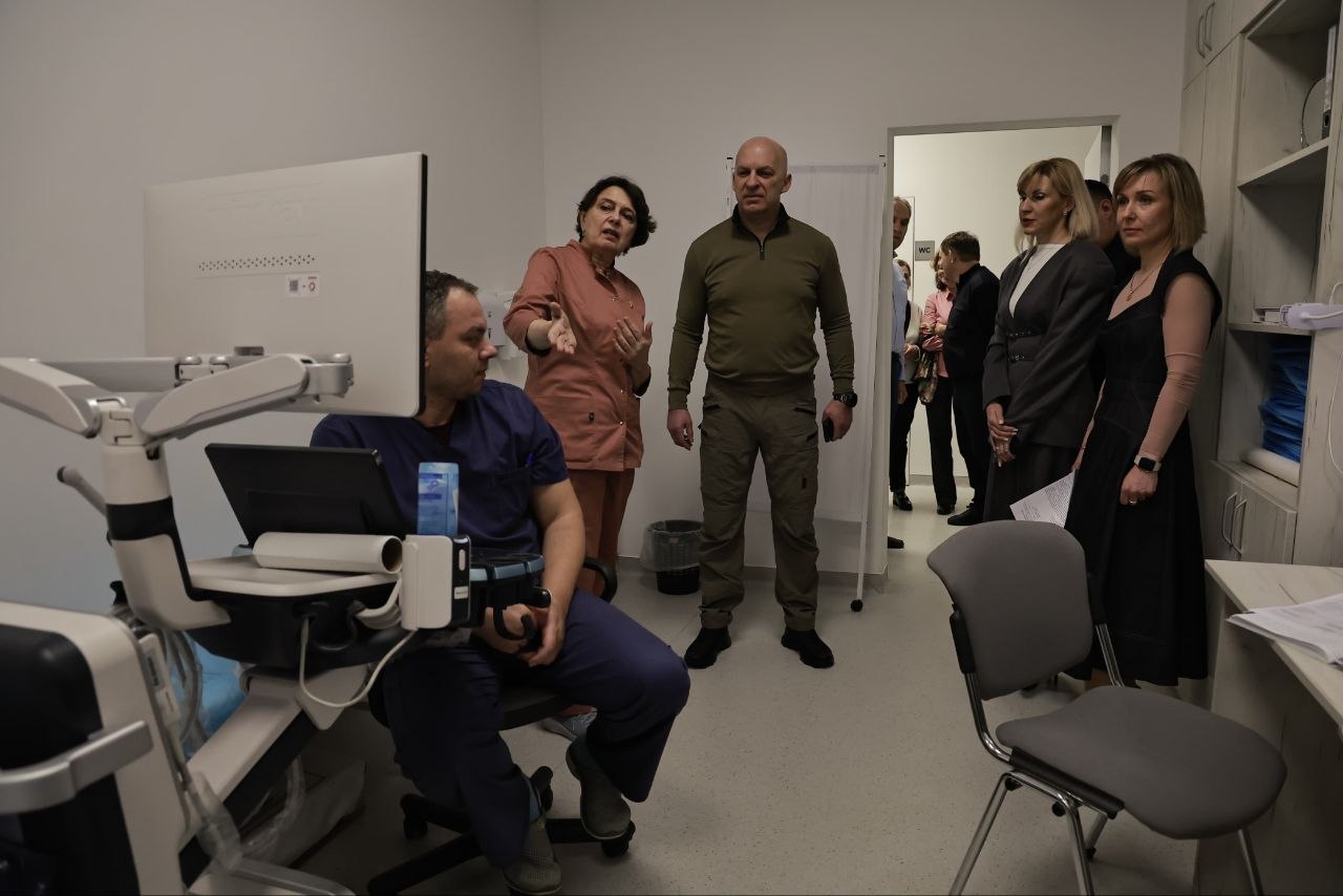 Стаття: Обласна лікарня з Маріуполя працює у Києві: як зараз приймають пацієнтів