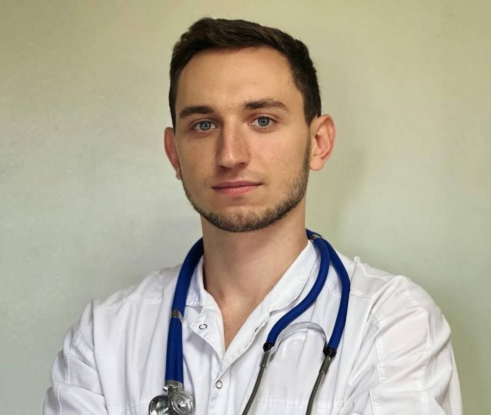 Стаття: Поблизу Краматорська поранили ударом дрона інтервенційного кардіолога Владислава Попчука