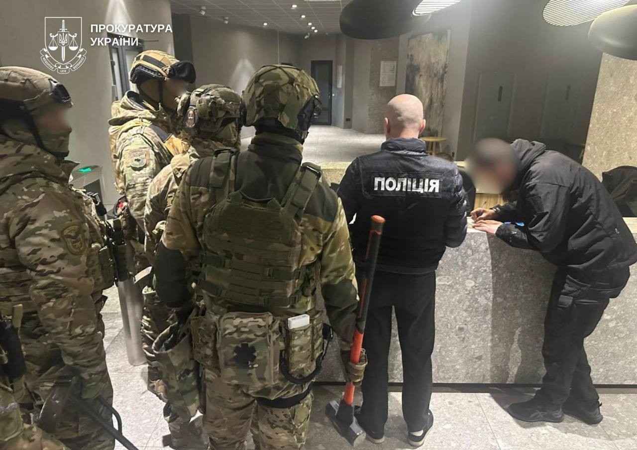 Зображення посту: Очільника Луганської федерації боксу підозрюють у незаконній схемі виїзду чоловіків за кордон