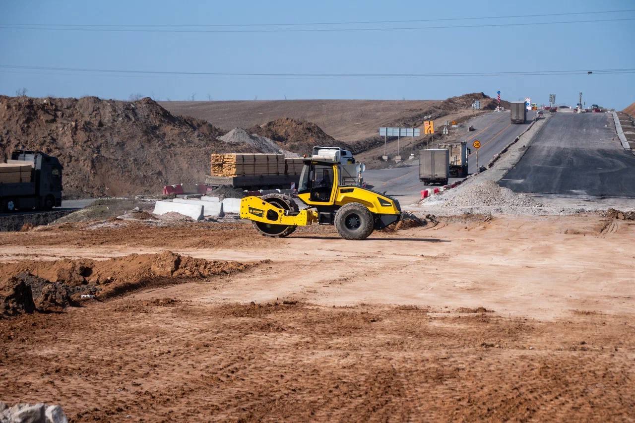 Стаття: У Маріуполі окупанти будують лінії електропередач для військової логістики