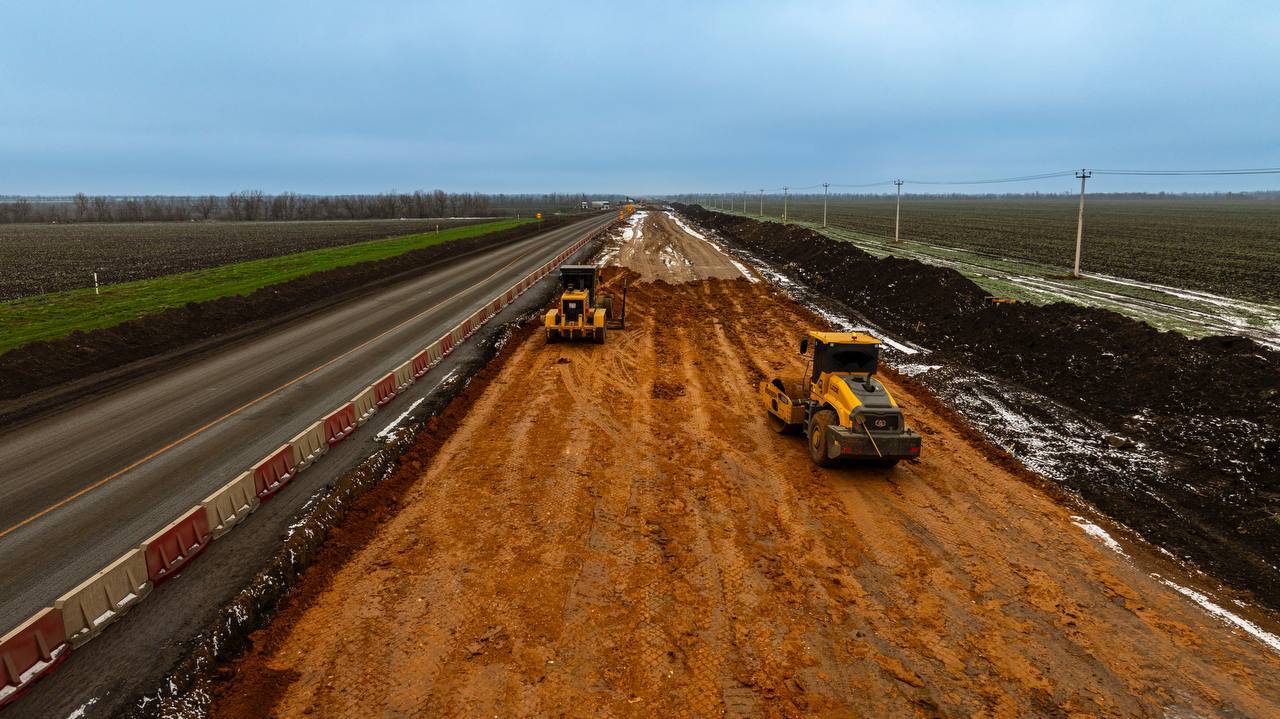 Зображення посту: У Маріуполі окупанти будують лінії електропередач для військової логістики