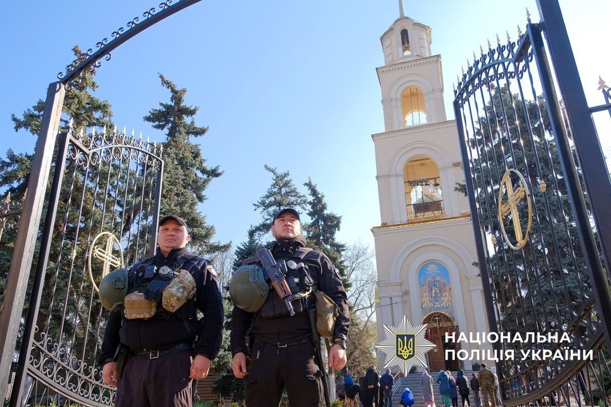 Зображення посту: На Донеччині Великдень відзначили у 61 храмі під охороною поліції та парамедиків