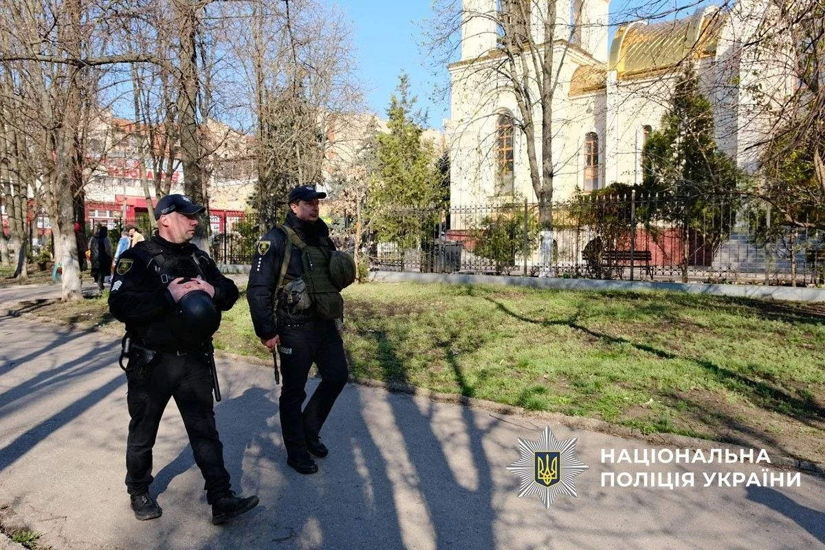 Зображення посту: На Донеччині Великдень відзначили у 61 храмі під охороною поліції та парамедиків