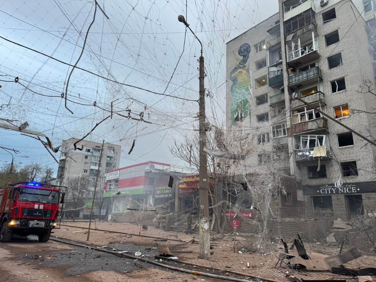 Зображення посту: Окупанти вдарили півторатонною авабомбою по центру Слов’янська: є поранений