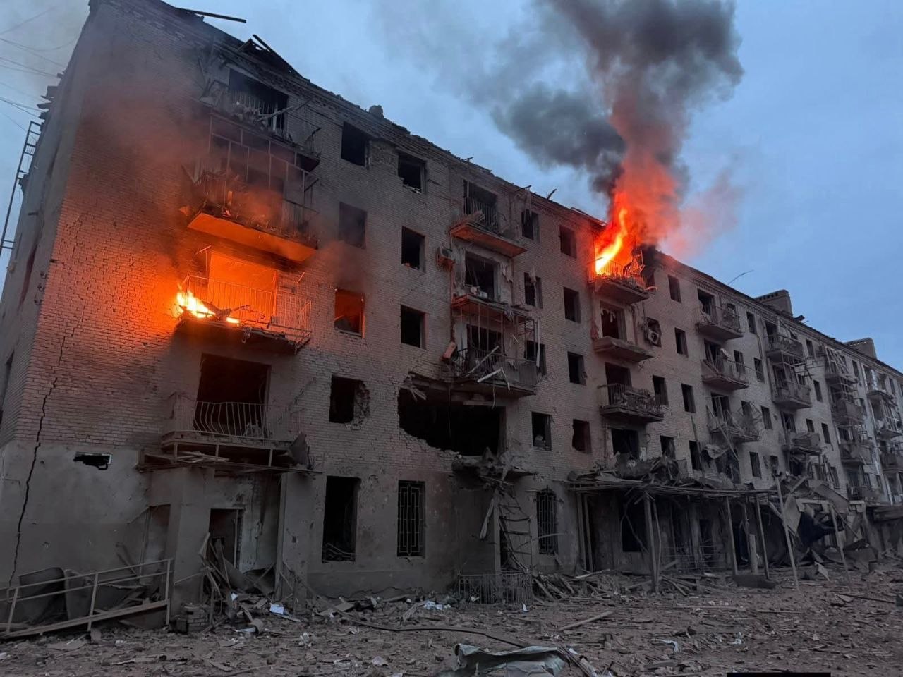 Зображення посту: Окупанти вдарили півторатонною авабомбою по центру Слов’янська: є поранений