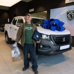 Зображення посту: Переселенцю з Донеччини, який віз «усе життя в машині», подарували новий пікап