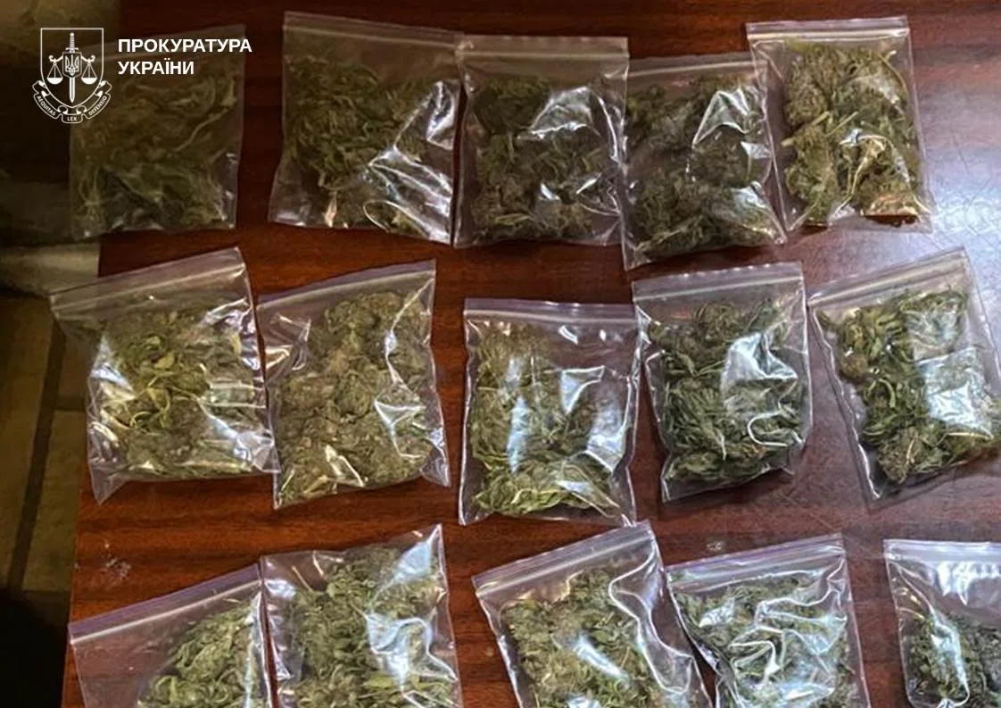 Зображення посту: У Краматорську затримали трьох підозрюваних у збуті канабісу з мільйонним обігом