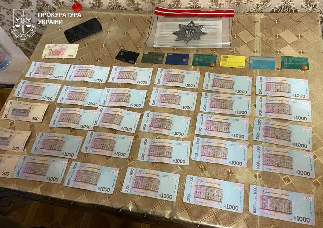 Стаття: У Краматорську затримали трьох підозрюваних у збуті канабісу з мільйонним обігом